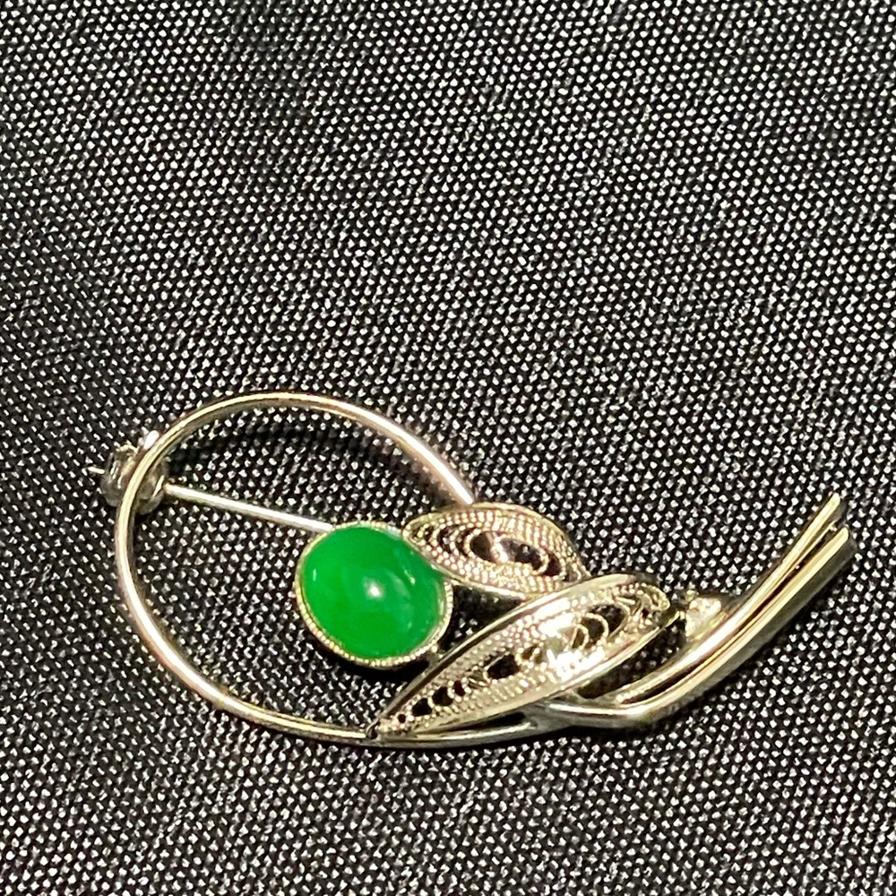 Vintage Jade Cabochon Brooch with Silver Tone Elegant Brooch/Pin  2"